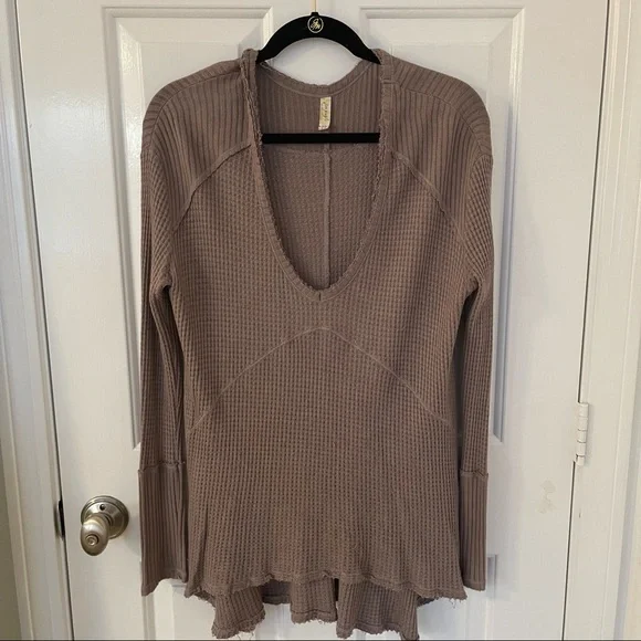 🎉HOST PICK🎉 NWOT Free People Taupe Drippy long sleeve waffle print thermal T - Picture 2 of 16